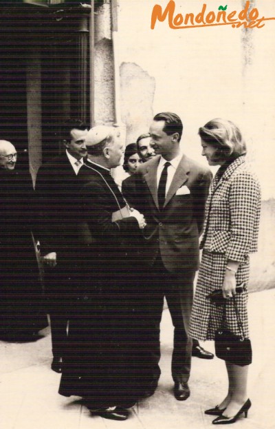 13 de junio de 1964
Obispo Don Jacinto con los actuales Reyes de Bélgica (sin confirmar).
Foto enviada por Andrés (fardín).
