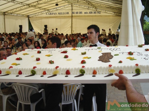 Instituto - 50 Aniversario
La llegada de la tarta.
