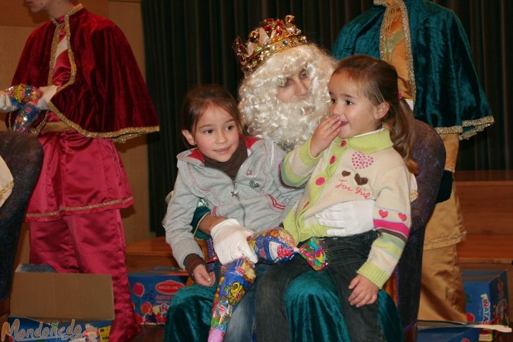 Cabalgata de Reyes
Los Reyes Magos con los niños de Mondoñedo
