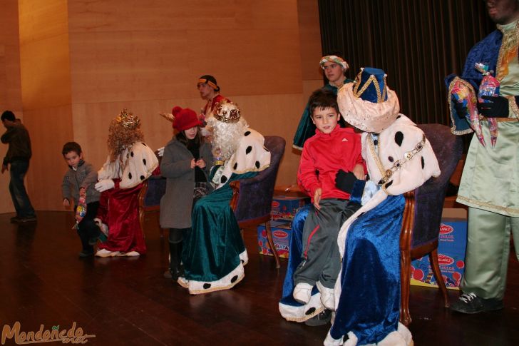 Cabalgata de Reyes
Escuchando las peticiones de los niños
