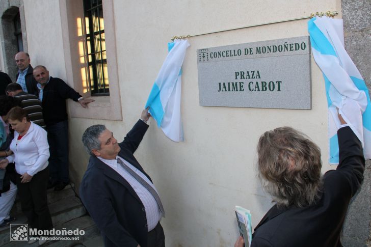 Inauguración Plaza Jaime Cabot
Descubriendo la placa
