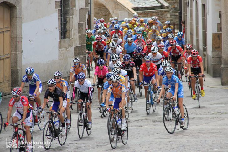 Volta Ciclista ás Comarcas
Llegando a la Praza da Catedral
