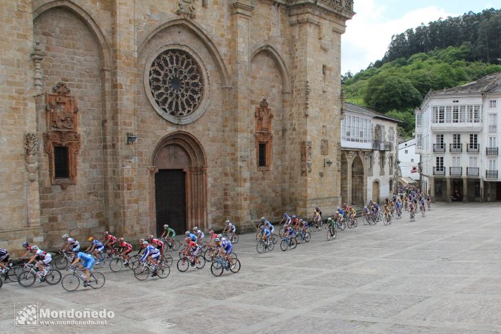 Volta Ciclista ás Comarcas
Ciclistas en la Praza da Catedral
