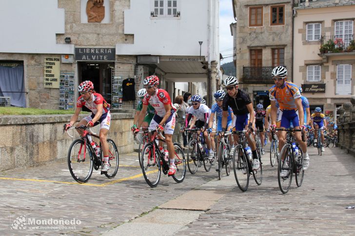 Volta Ciclista ás Comarcas
Pasando por el centro de Mondoñedo
