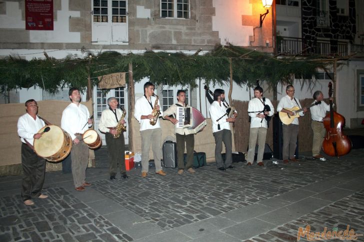Previo Mercado Medieval
Actuación del grupo folk "Leña verde"

