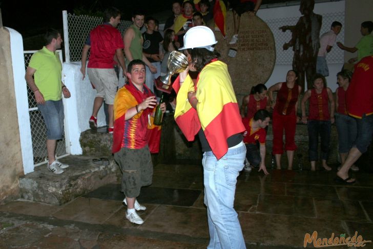 Mondoñedo celebra la victoria de España
Viviendo la victoria de la selección
