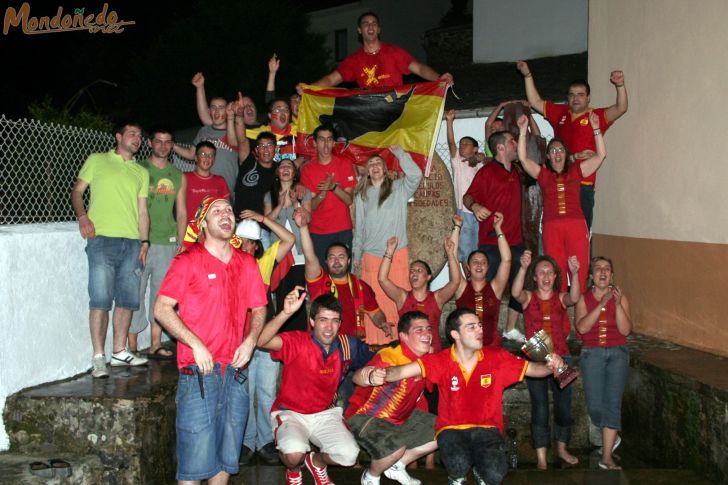 Mondoñedo celebra la victoria de España
Festejando la victoria de la selección en la Eurocopa
