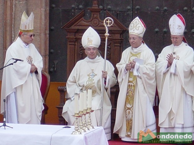 Ordenación del nuevo Obispo
Mons. Manuel Sánchez Monge ya es Obispo de Mondoñedo-Ferrol
