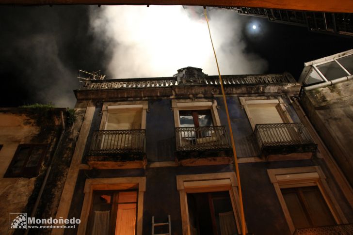 Incendio
Los bomberos apagan el fuego en una vivienda
