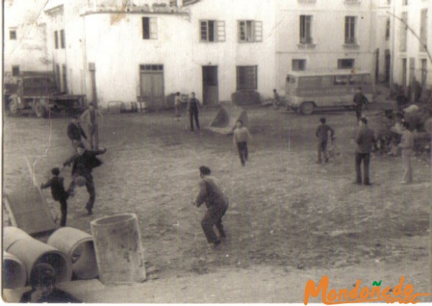 Partido de fútbol
Partido disputado entre los obreros del taller de Leyvas 25/02/1973.
Foto enviada por Javier de Ledo.
