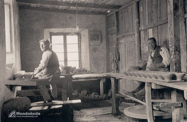 Haciendo cacharros de barro
Mayo de 1925
