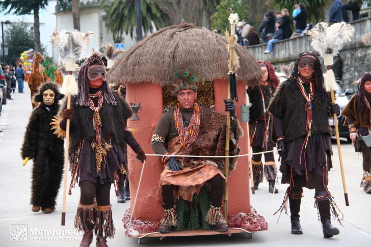 Desfile de disfraces
Perdidos na tribu
