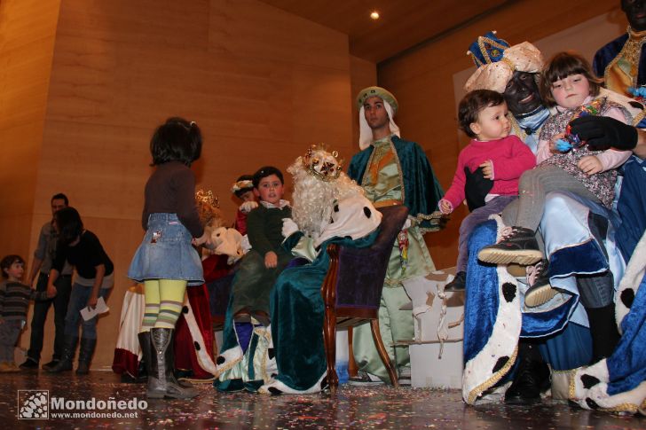 Cabalgata de Reyes
Escuchando las peticiones de los niños
